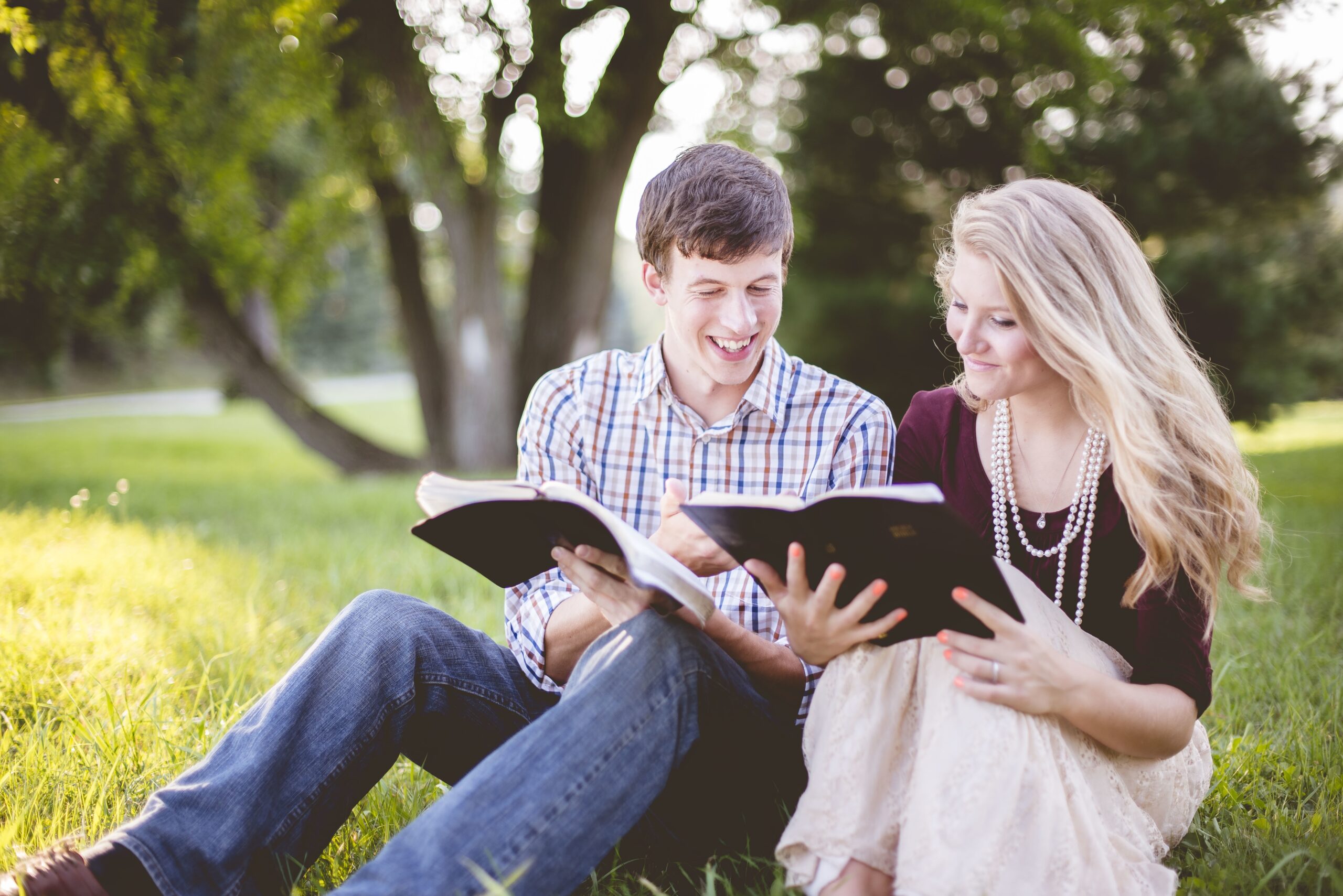 Enjoy reading. Couple reading Bible together indoors close up High. Coppia 7.